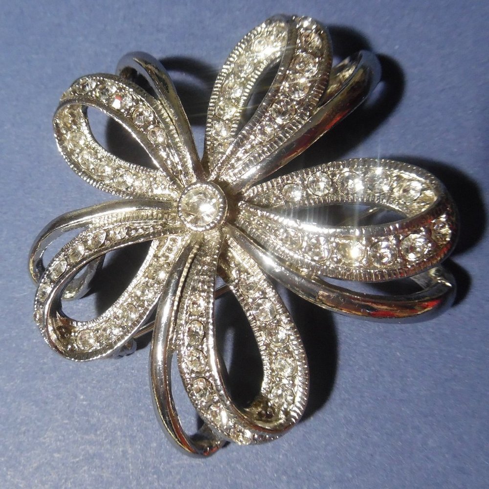 MONET RHINESTONE FLORAL BROOCH  2" ROUND